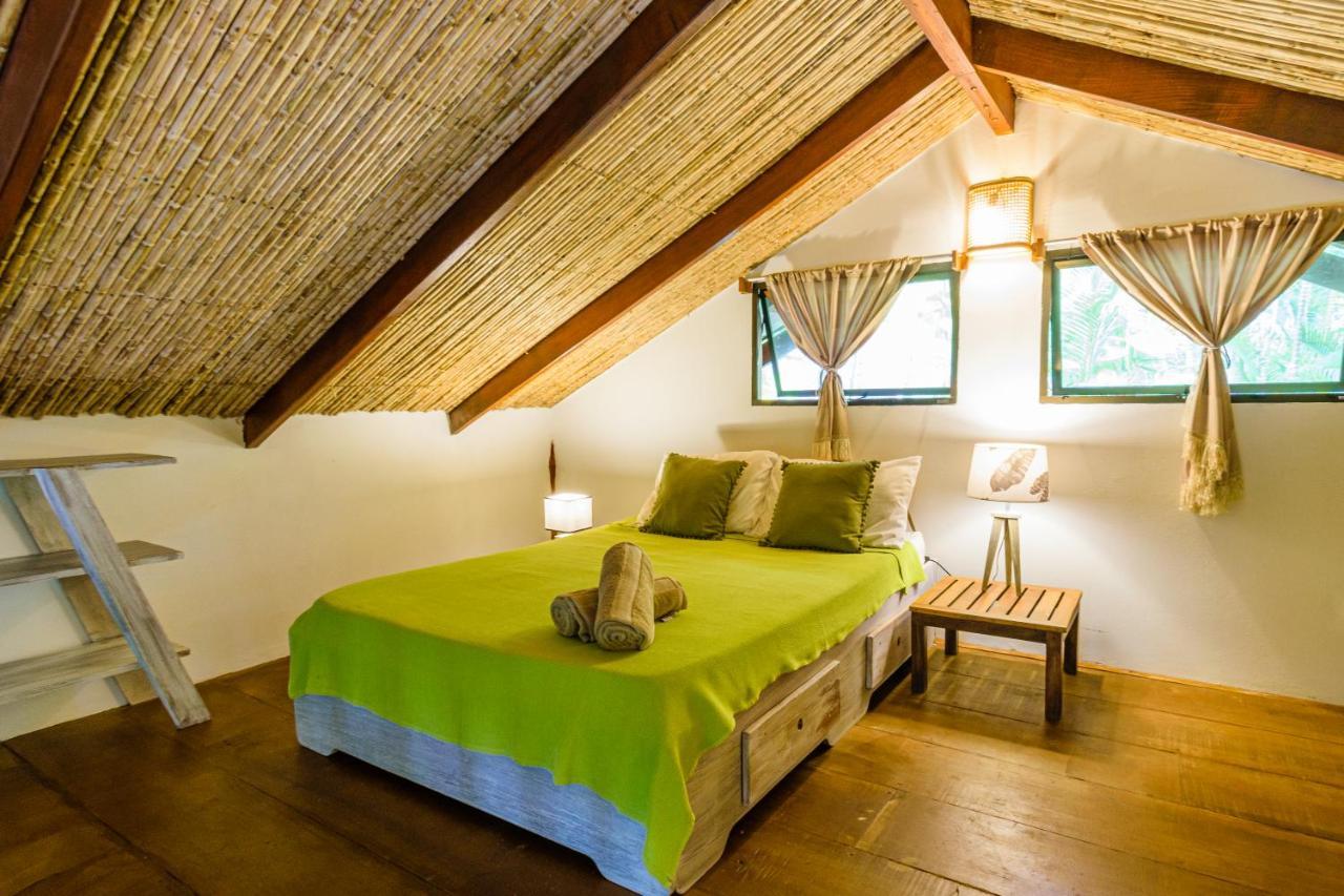 Funky Monkey Lodge Playa Santa Teresa  Esterno foto